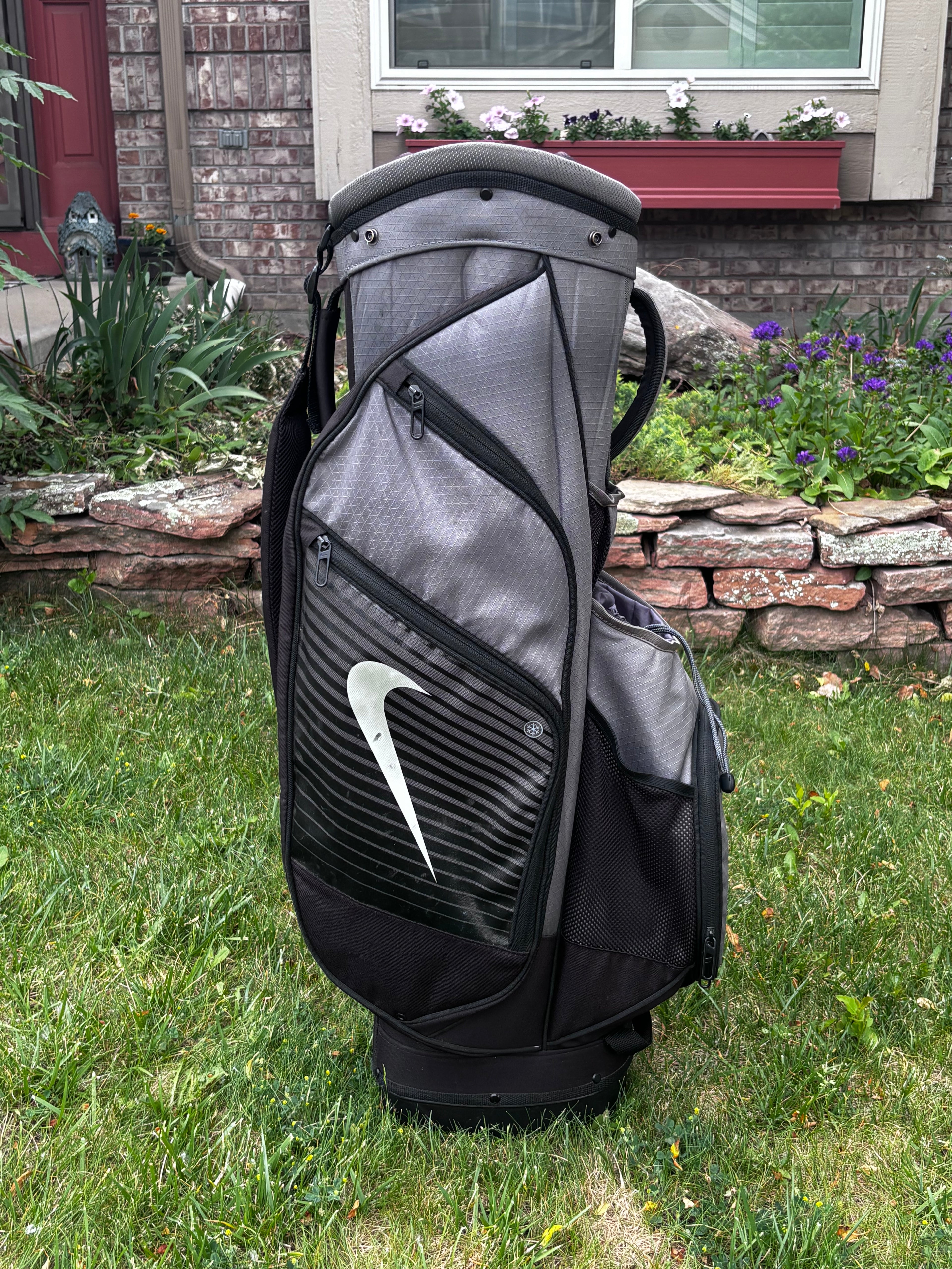 Nike Performance 14-Way Golf Cart Bag – Gray/Black Stripes