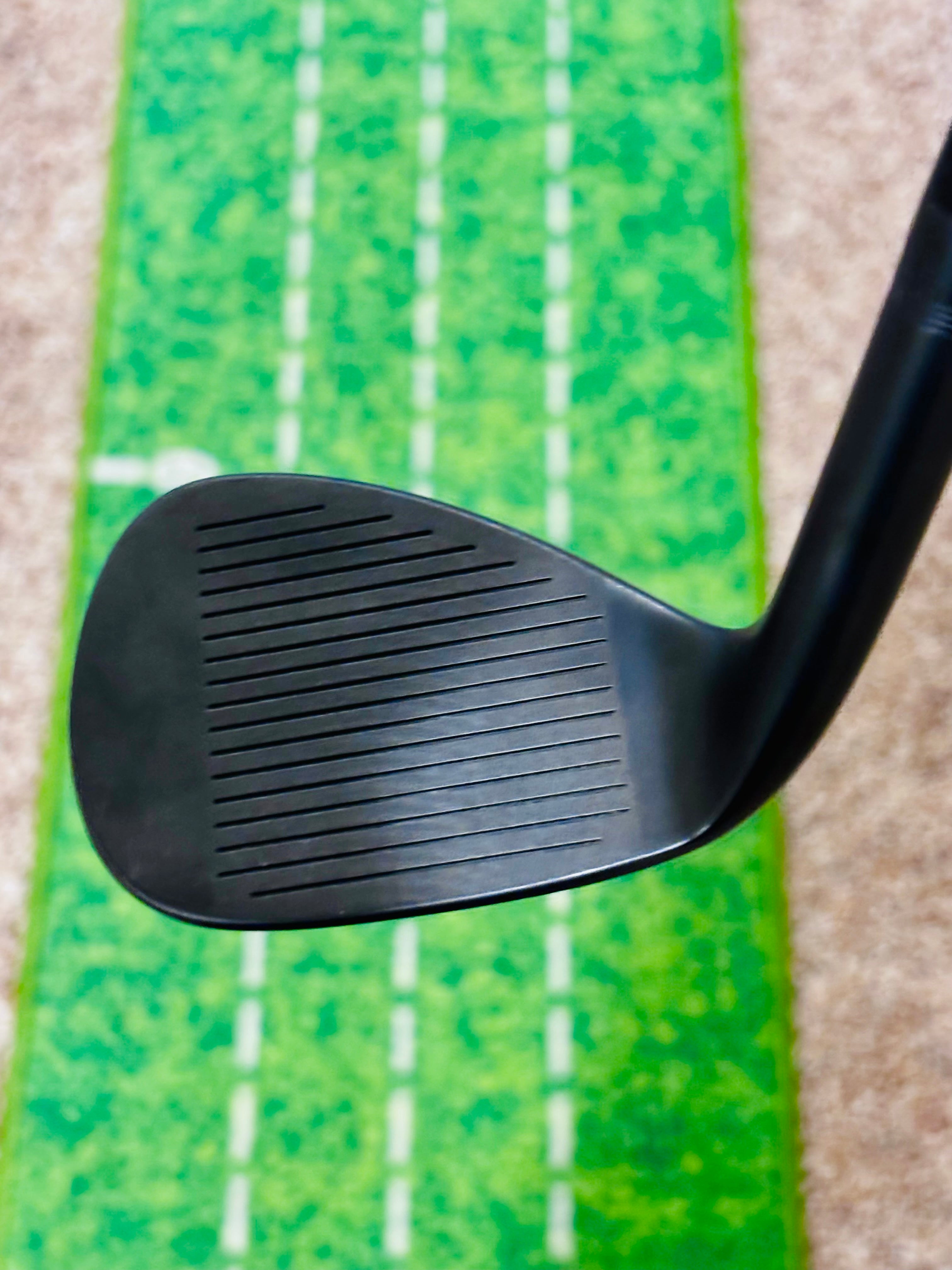 MINT Cobra King Black 54° Wedge (10° Bounce / V-Grind) – Upgraded MMT 125 TX Graphite Shaft