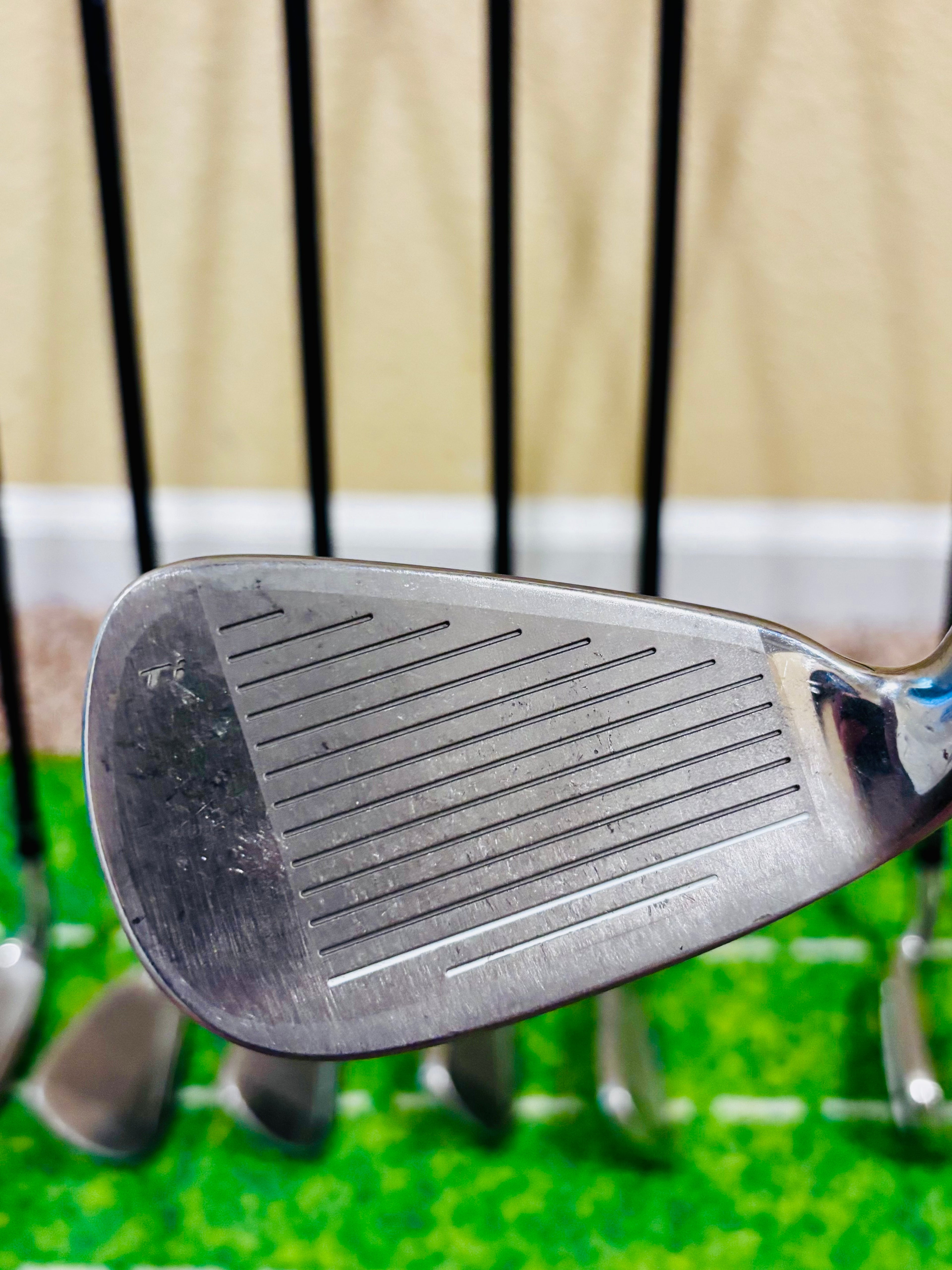 TaylorMade Burner XD Iron Set (8 Clubs: 4-PW + AW) – Graphite Regular Flex