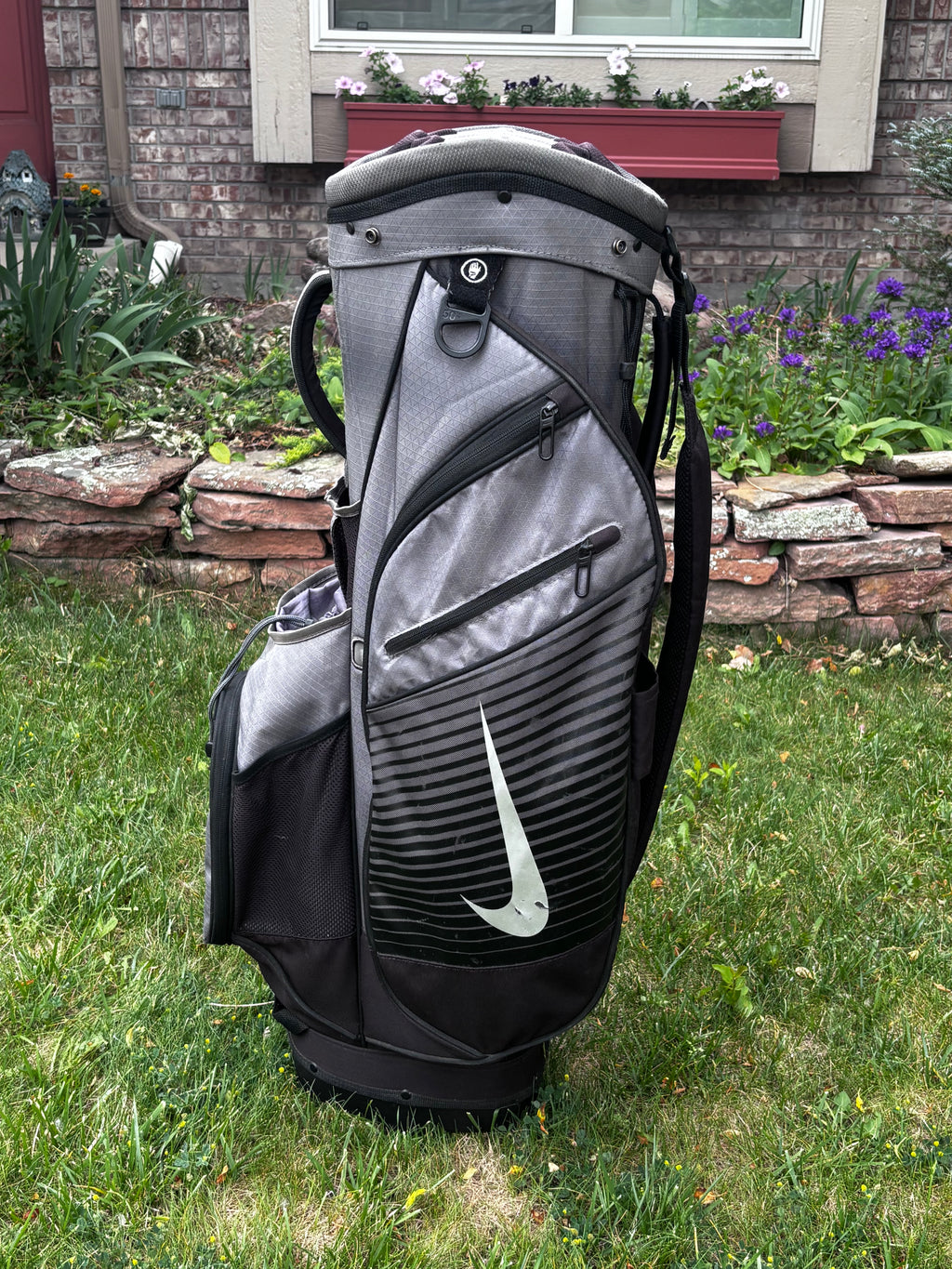 Nike Performance 14-Way Golf Cart Bag – Gray/Black Stripes